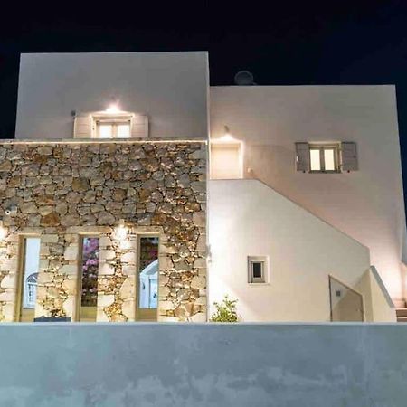 In The Heart Of Fira & Free Pool - Nychteri Suite Buitenkant foto