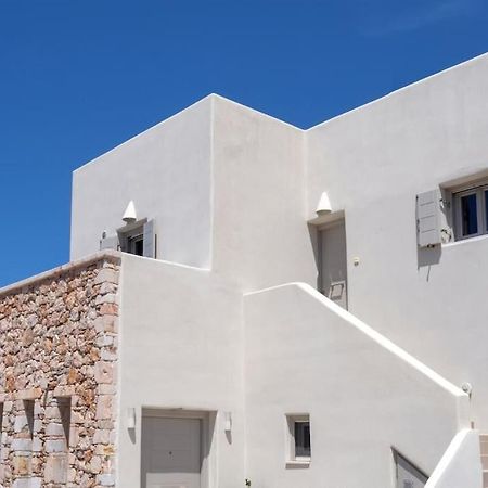 In The Heart Of Fira & Free Pool - Nychteri Suite Buitenkant foto