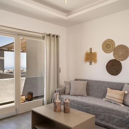 In The Heart Of Fira & Free Pool - Nychteri Suite Buitenkant foto