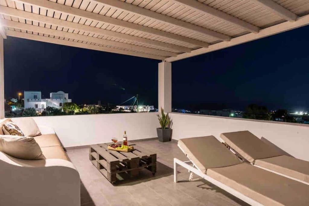 In The Heart Of Fira & Free Pool - Nychteri Suite Buitenkant foto