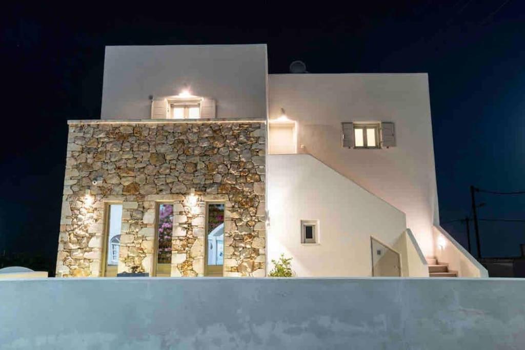 In The Heart Of Fira & Free Pool - Nychteri Suite Buitenkant foto