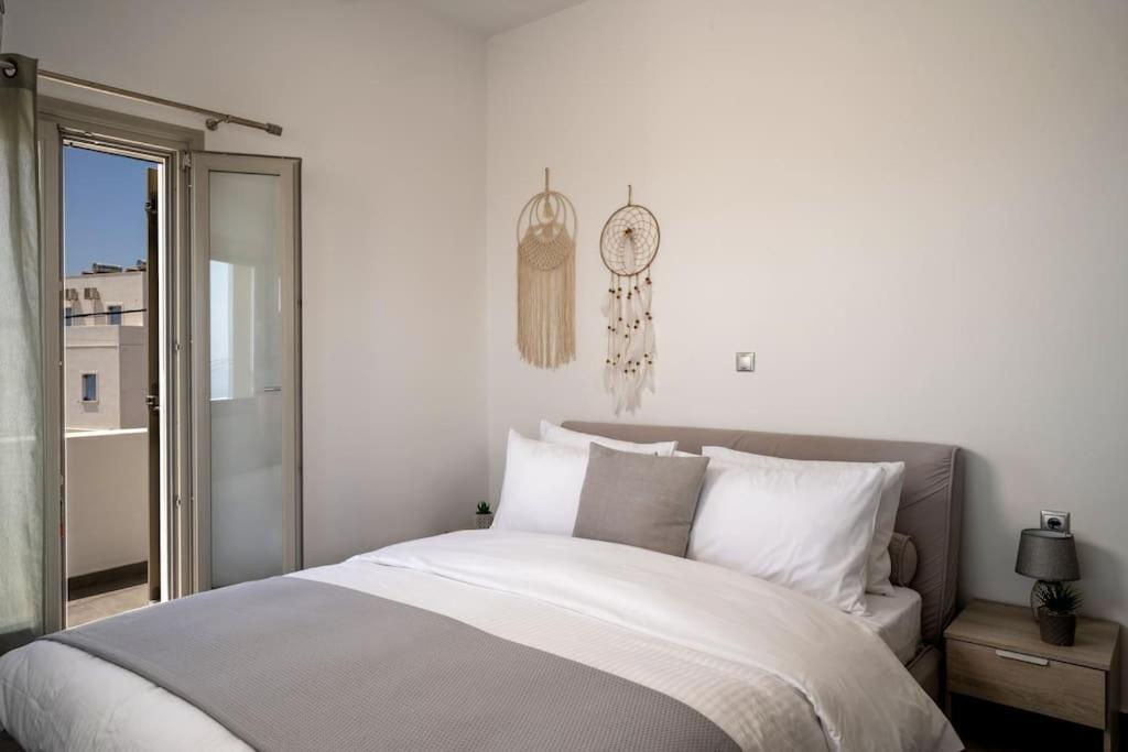 In The Heart Of Fira & Free Pool - Nychteri Suite Buitenkant foto