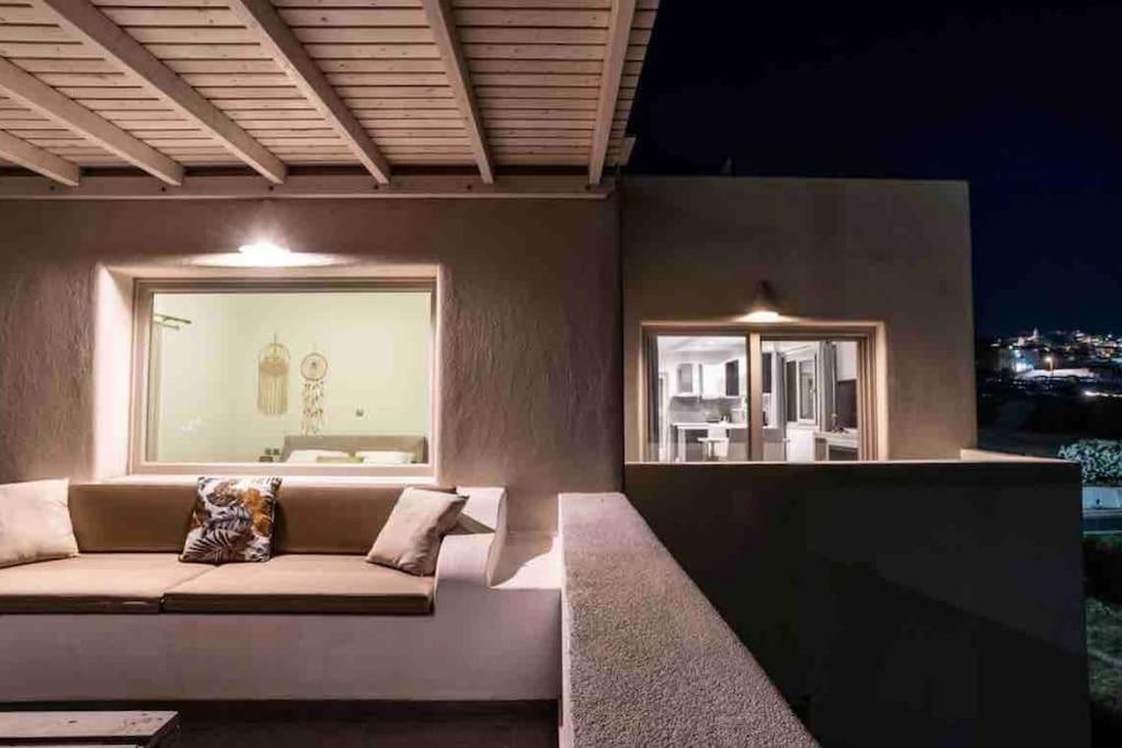 In The Heart Of Fira & Free Pool - Nychteri Suite Buitenkant foto