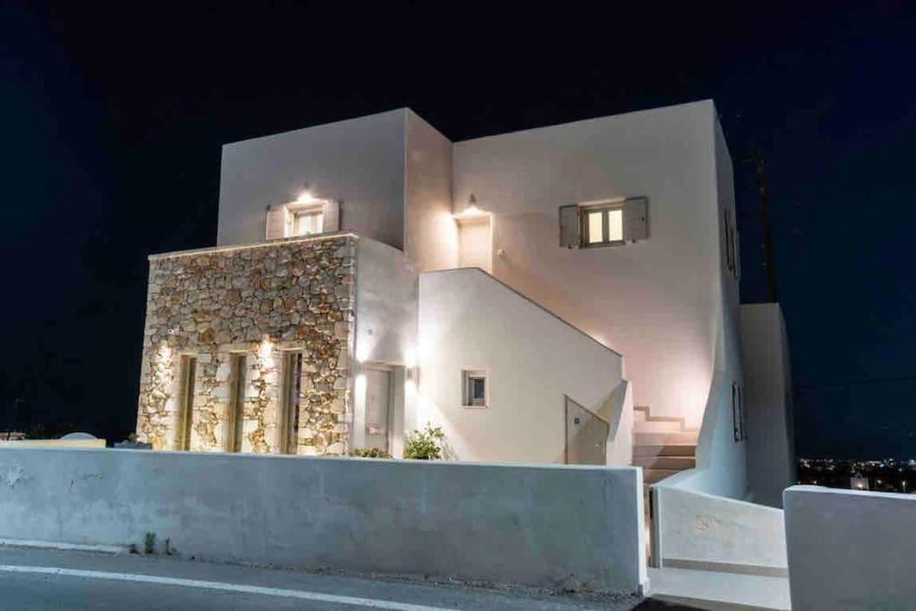 In The Heart Of Fira & Free Pool - Nychteri Suite Buitenkant foto
