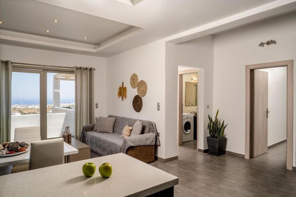 In The Heart Of Fira & Free Pool - Nychteri Suite Buitenkant foto