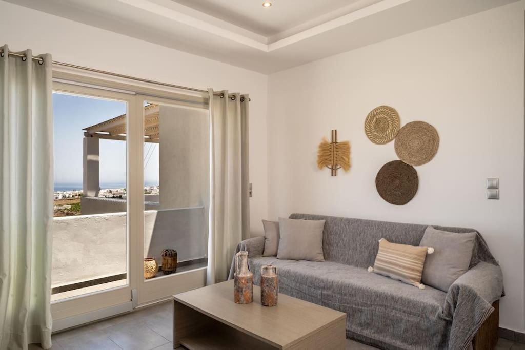 In The Heart Of Fira & Free Pool - Nychteri Suite Buitenkant foto