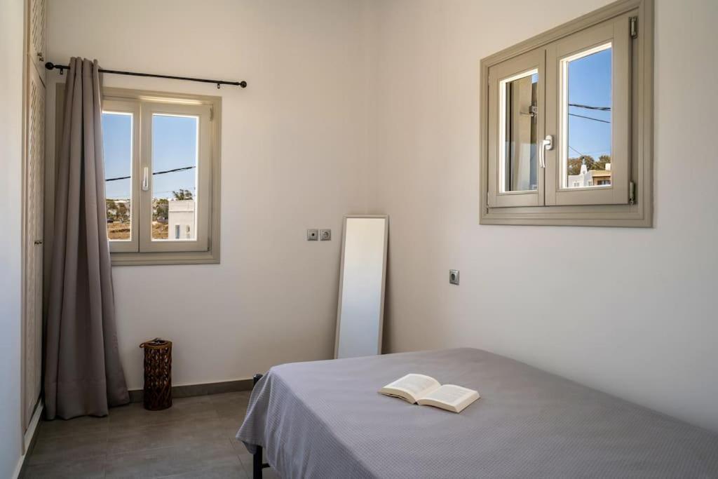 In The Heart Of Fira & Free Pool - Nychteri Suite Buitenkant foto