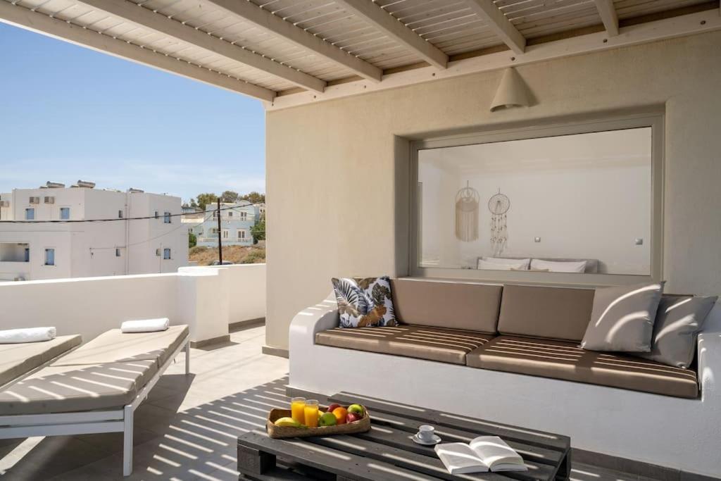 In The Heart Of Fira & Free Pool - Nychteri Suite Buitenkant foto
