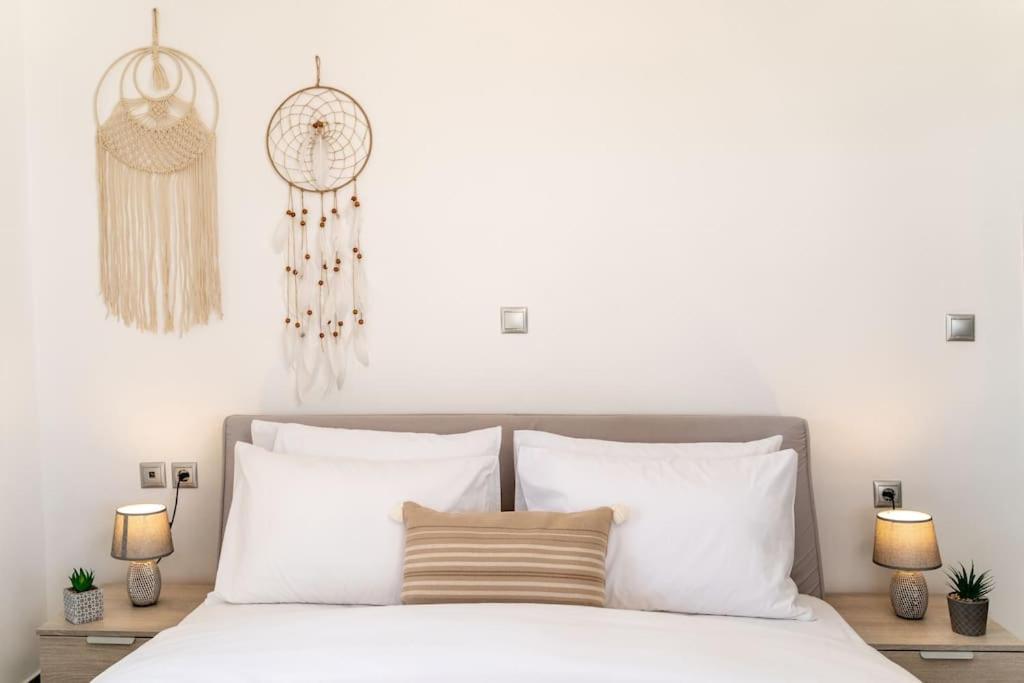In The Heart Of Fira & Free Pool - Nychteri Suite Buitenkant foto
