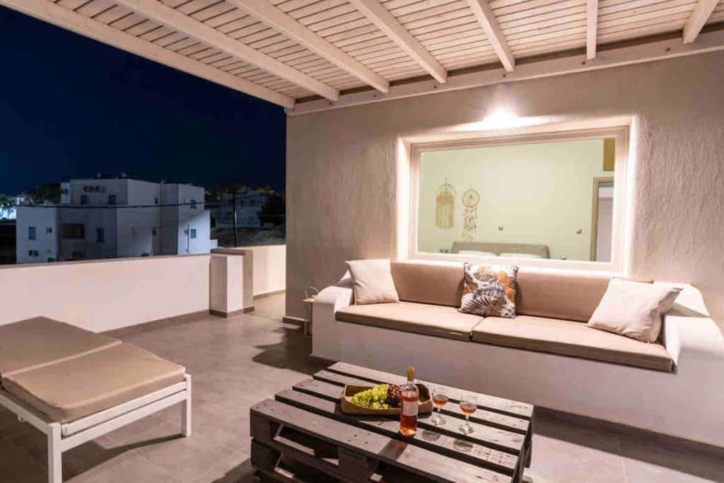 In The Heart Of Fira & Free Pool - Nychteri Suite Buitenkant foto