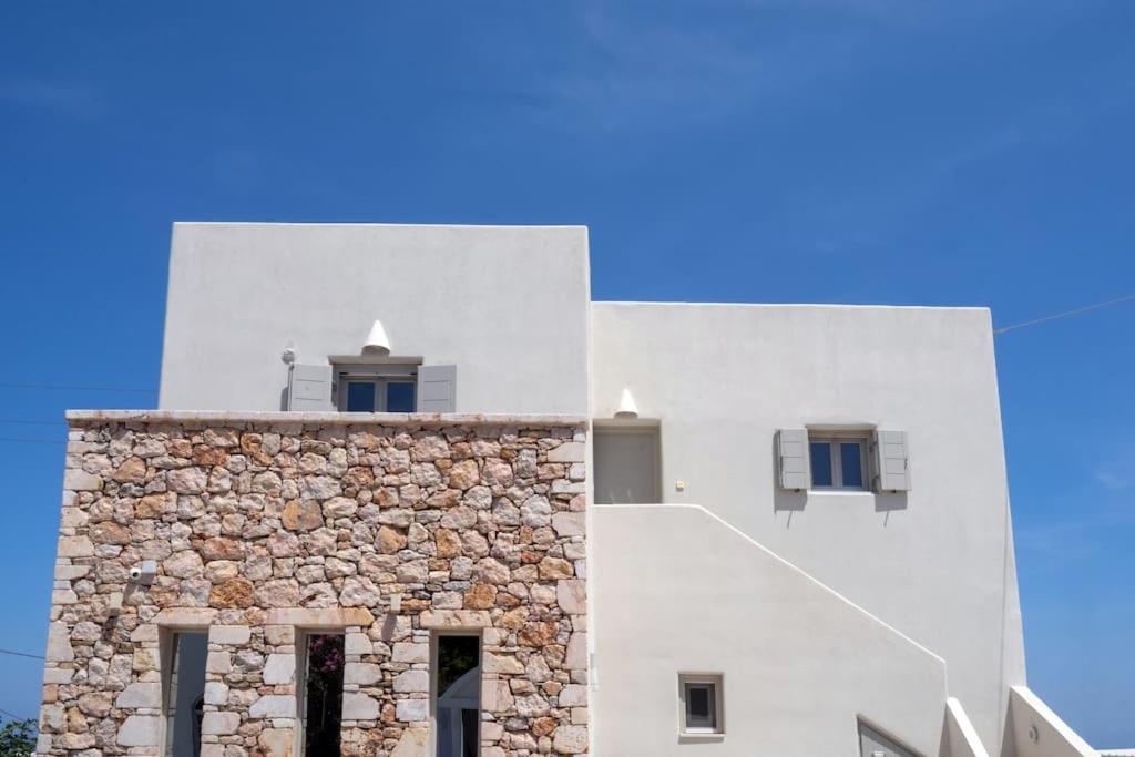 In The Heart Of Fira & Free Pool - Nychteri Suite Buitenkant foto
